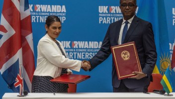 Reino Unido y Ruanda firman un acuerdo para la reubicación de solicitantes de asilo