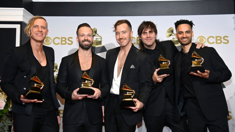 El grupo Rüfüs Du Sol (sus integrantes aparecen en la imagen) ganó el Grammy a mejor grabación de danza por 'Alive'. (Foto: David Becker/Getty Images for The Recording Academy)