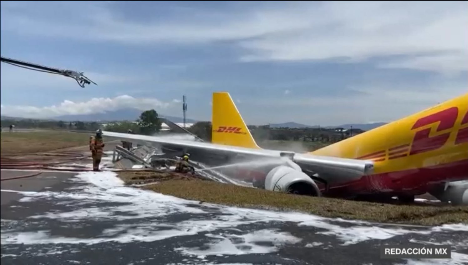 Costa Rica airport reopens after plane split in two