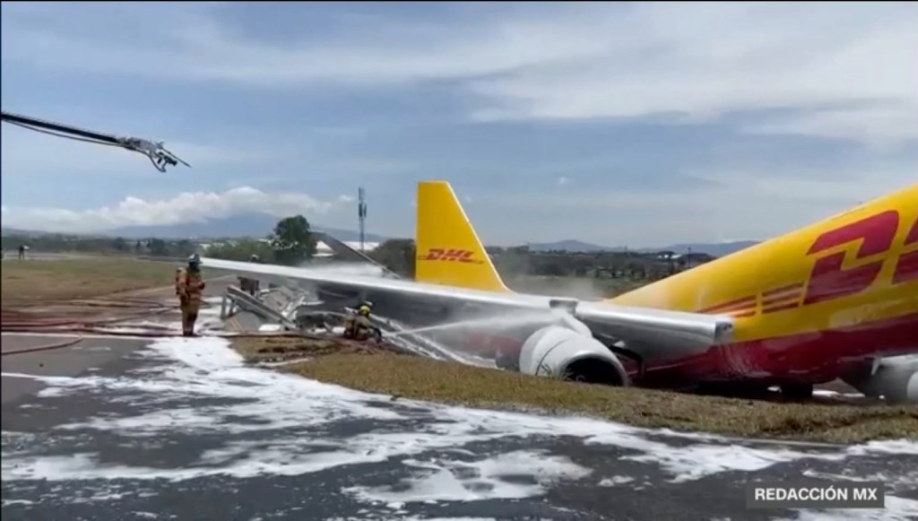 Avión partido en dos durante aterrizaje de emergencia en Costa Rica