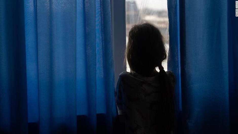 Acusan a un hombre de Australia de cometer más de 400 delitos sexuales contra niños