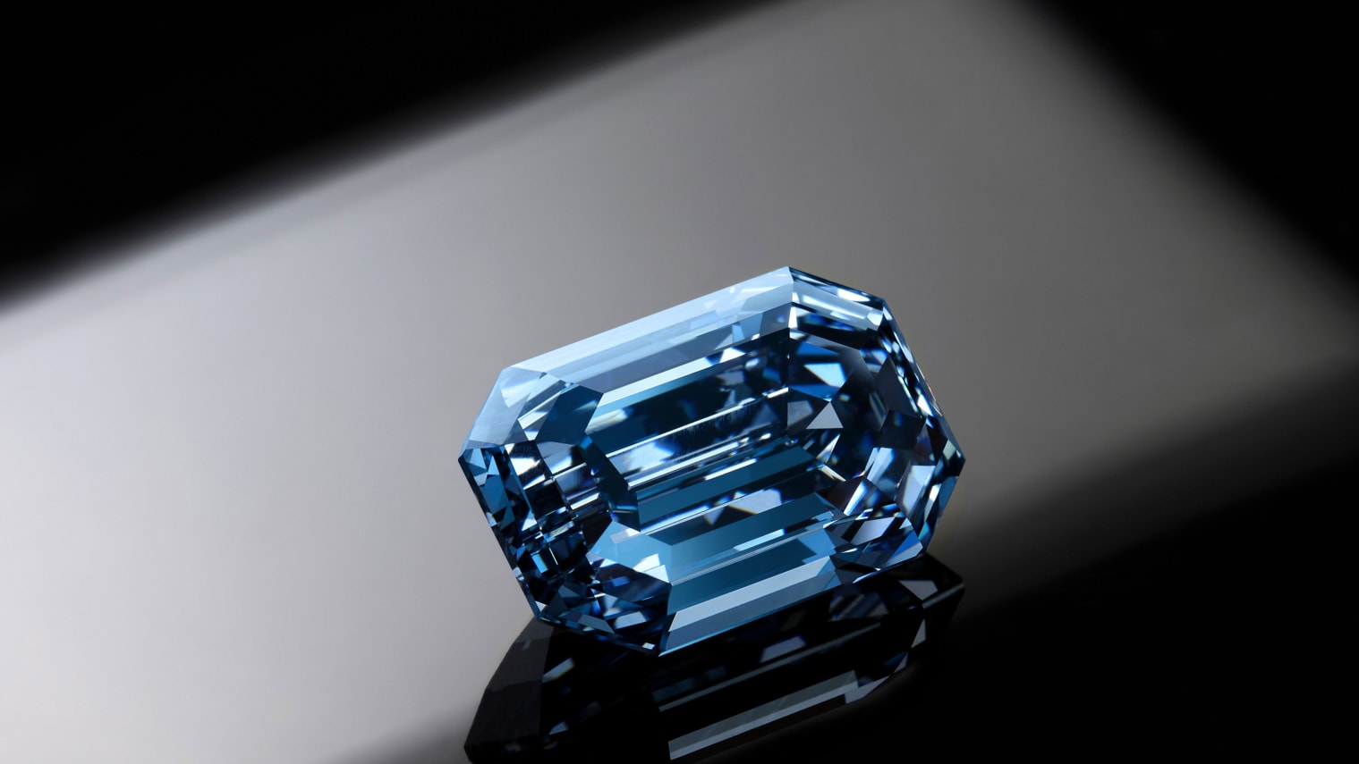 Galantería De tormenta Presunto El diamante azul más grande del mundo se vende por US$ 57,5 millones