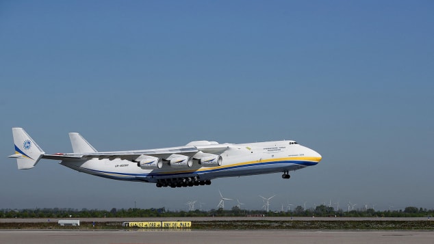 El avión AN-225 (en la imagen) batió numerosos récords de aviación durante su vida.