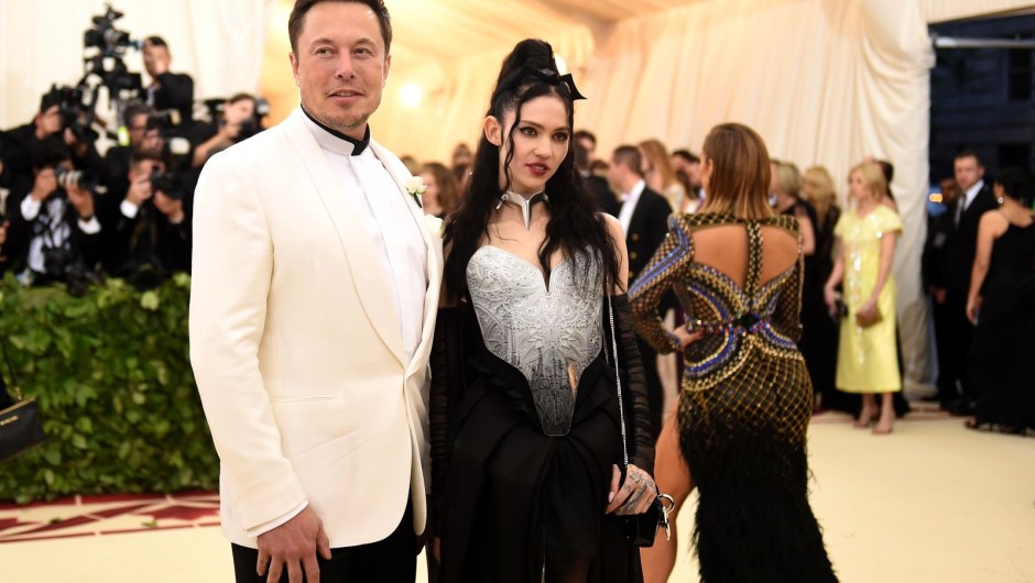 Musk y su novia, la cantante Grimes, asisten a la Gala del Met en Nueva York en 2018.Jason Kempin/Getty Images