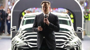 Musk asiste a la inauguración de una nueva fábrica de Tesla en Grünheide, Alemania, en marzo de 2022. Se dice que Tesla producirá hasta 500.000 vehículos al año en la planta.Christian Marquardt/Getty Images