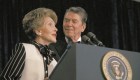 En la cena de 1987, el presidente Ronald Reagan llamó a su esposa, Nancy, para que dijera unas palabras amables a la prensa. Tras una pausa, ella respondió: "Estoy pensando".Charles Tasnadi/AP