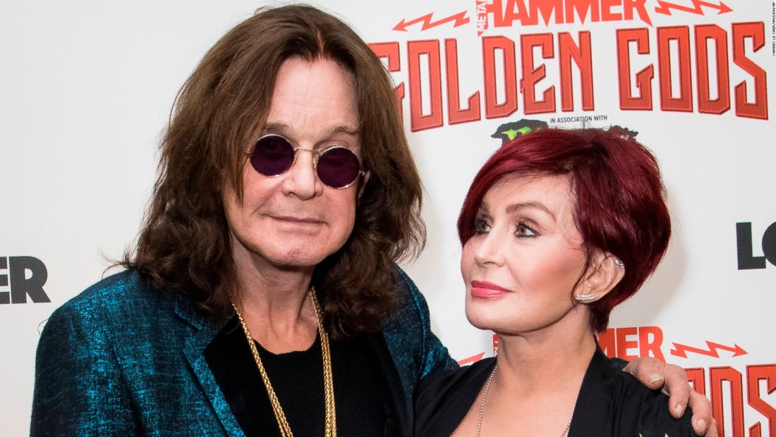 Ozzy Osbourne, y su esposa, Sharon Osbourne, en los premios Metal Hammer Golden God en Londres en junio de 2018.