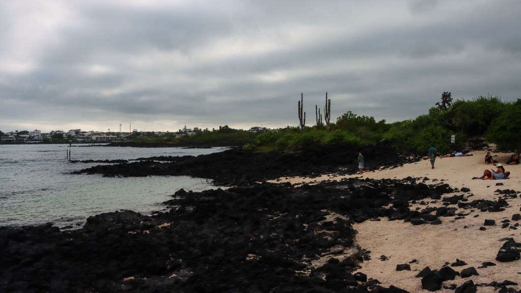 Una embarcación se hundió en Galápagos y derramó combustible