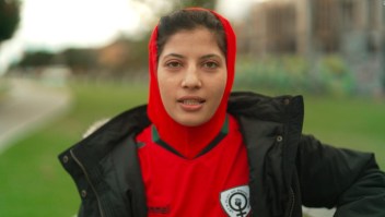 "Quemé todo lo que gané": el peligro de ser mujer y futbolista en Afganistán