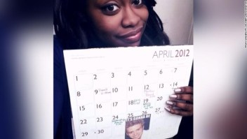Kianna Davis muestra calendario de mayo con meme