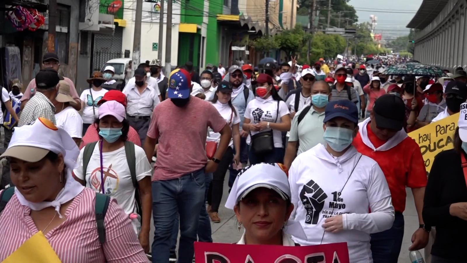 Conmemoran Día del Trabajador en El Salvador con protestas