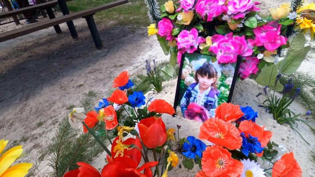 Ucraniana dice que un francotirador ruso mató a su nieta de 7 años