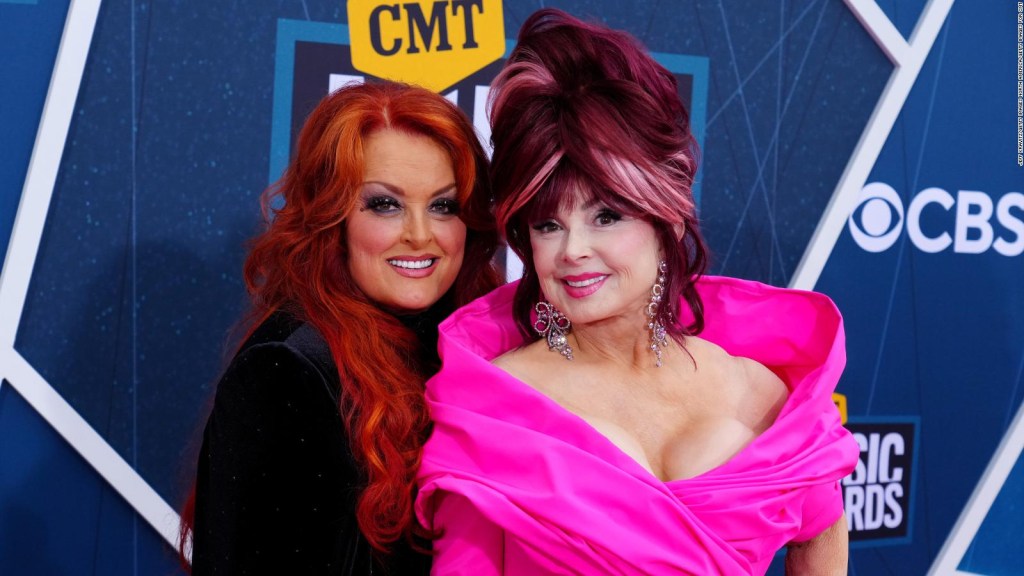 Naomi Judd's daughters honor her legacy during her induction into the County Music Hall of Fame