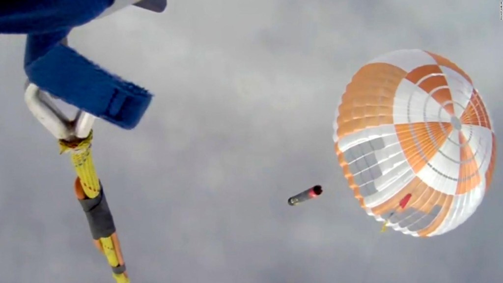 Company manages to capture a space rocket with a helicopter