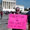 Roe vs. Wade: una mujer comparte su historia de aborto durante manifestación