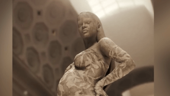 El MET y Vogue le rinden homenaje con estatua de mármol a Rihanna