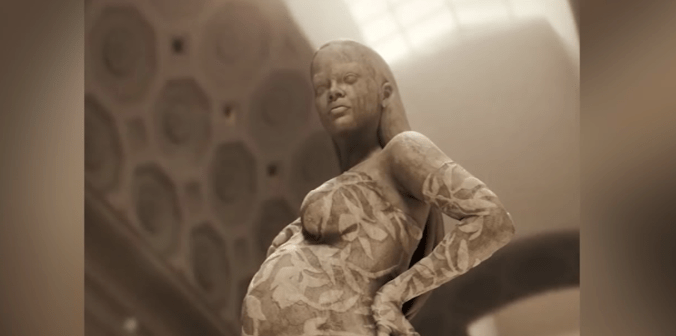 El MET y Vogue le rinden homenaje con estatua de mármol a Rihanna