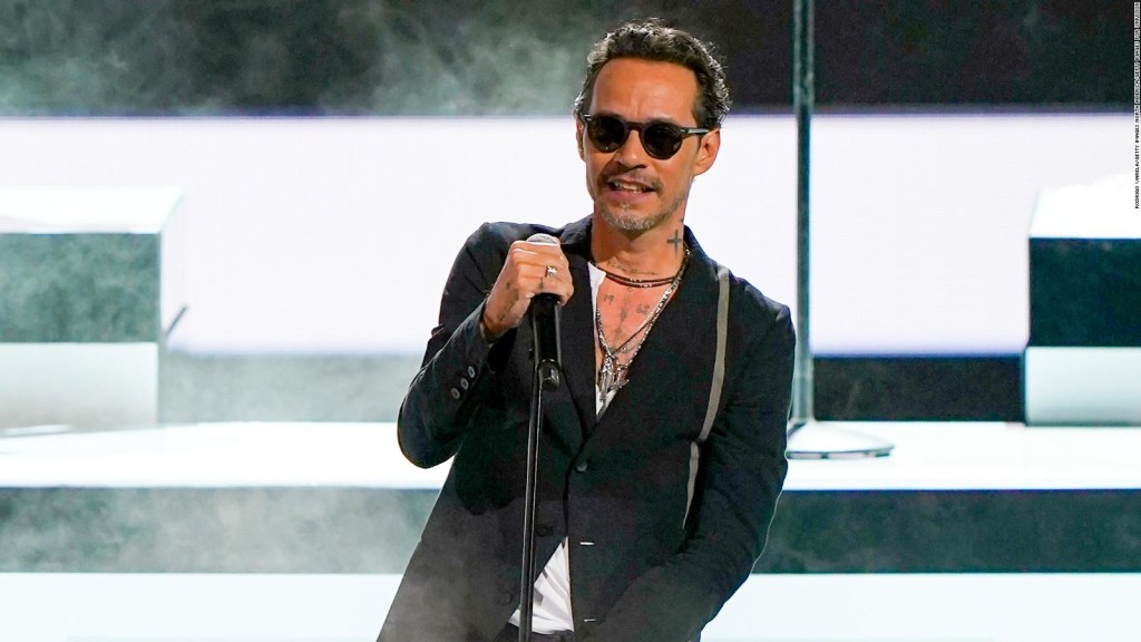 Marc Anthony suffers an accident on some stairs