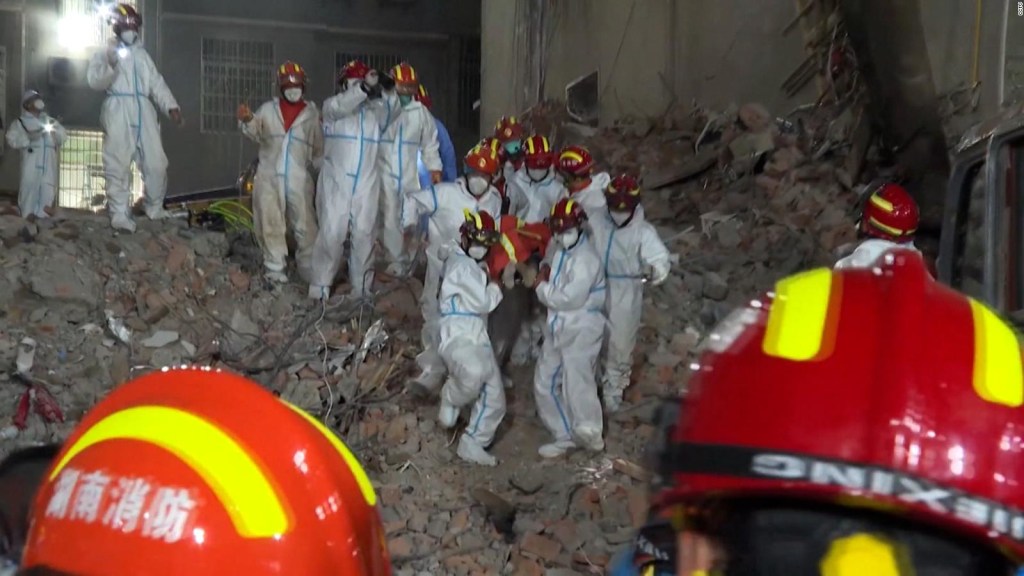 53 muertos tras colapso de edificio en China