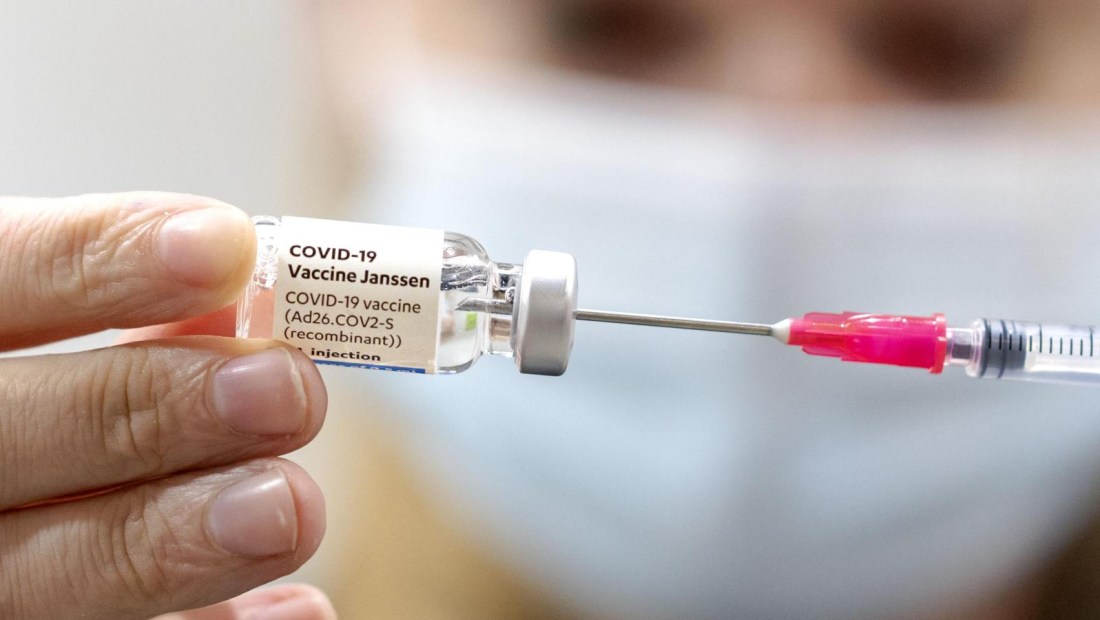 Aplican restricciones a vacuna de J&J en EE.UU.