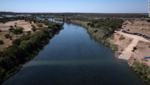 Dos niños de 7 y 9 años desaparecieron cuando intentaban cruzar el Río Grande cerca del Puente Internacional Del Río la semana pasada, dijeron las autoridades.