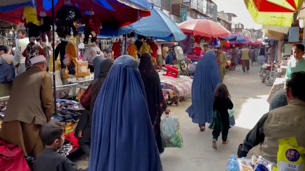 Women must cover their faces in public in Afghanistan