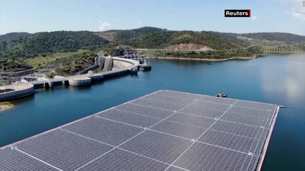 Este es el parque solar flotante más grande de Europa