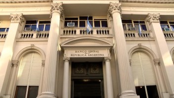 Nuevas restricciones para el acceso al dólar en Argentina