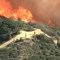 Las llamas de feroces incendios en California arrasan varias casas