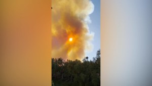 El cielo de California se vuelve naranja por los incendios en Laguna Niguel