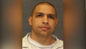 5 cosas: buscan a asesino que huyó de prisión en Texas