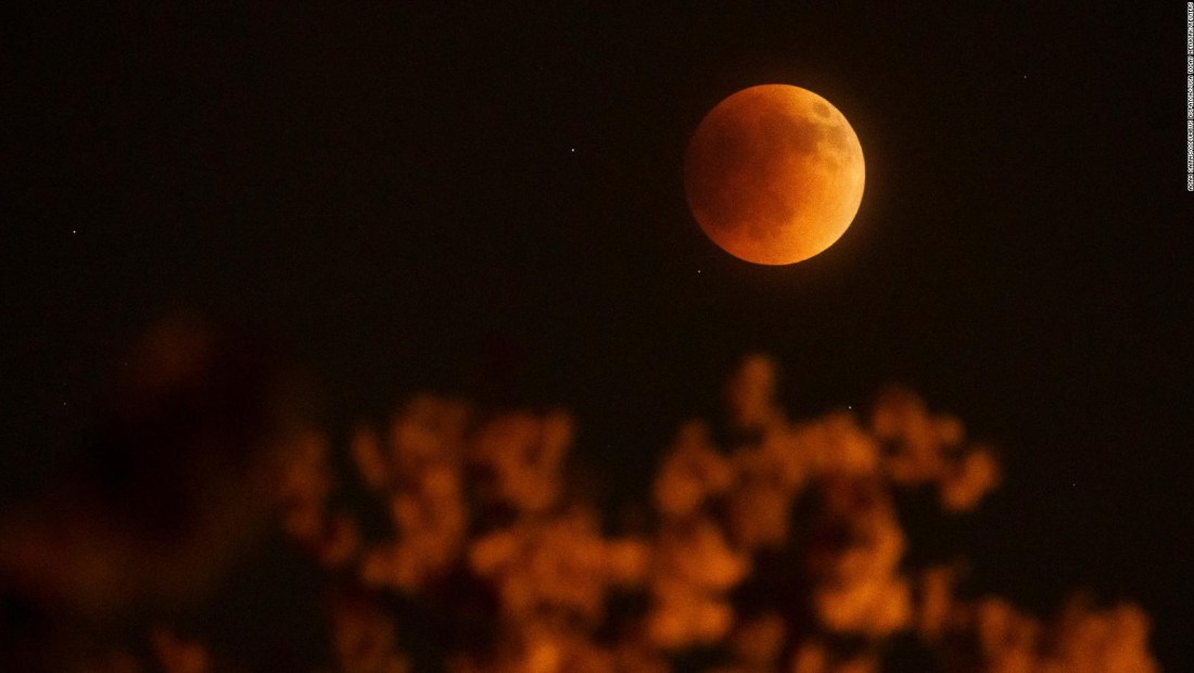 Mira el esplendor del eclipse de la superluna de sangre