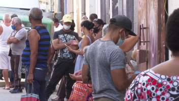 Cubanos abandonan la isla debido a la escasez de alimentos y medicamentos
