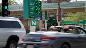 Precios de la gasolina siguen subiendo en EE.UU.