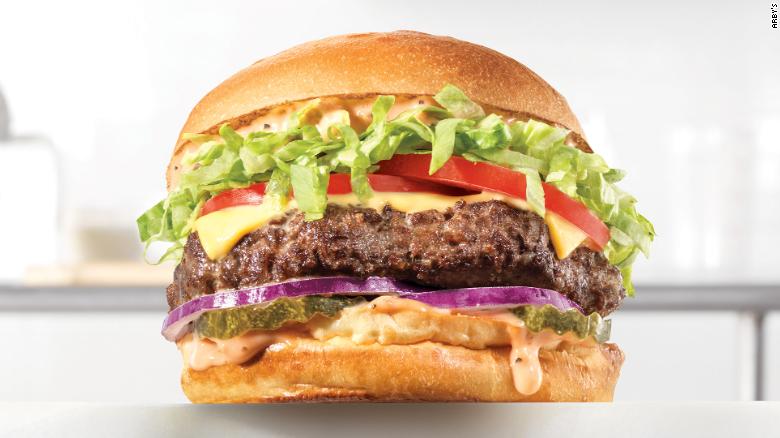 La Wagyu Steakhouse Burger de Arby's es la primera hamburguesa que la cadena añade a su menú.