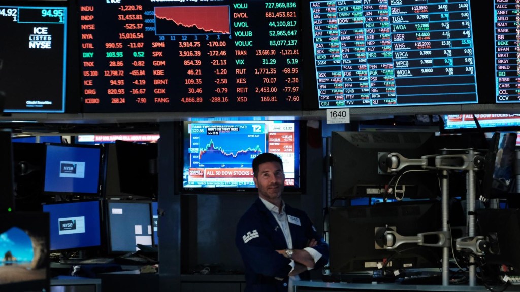 Acciones mundiales caen tras caída en Wall Street