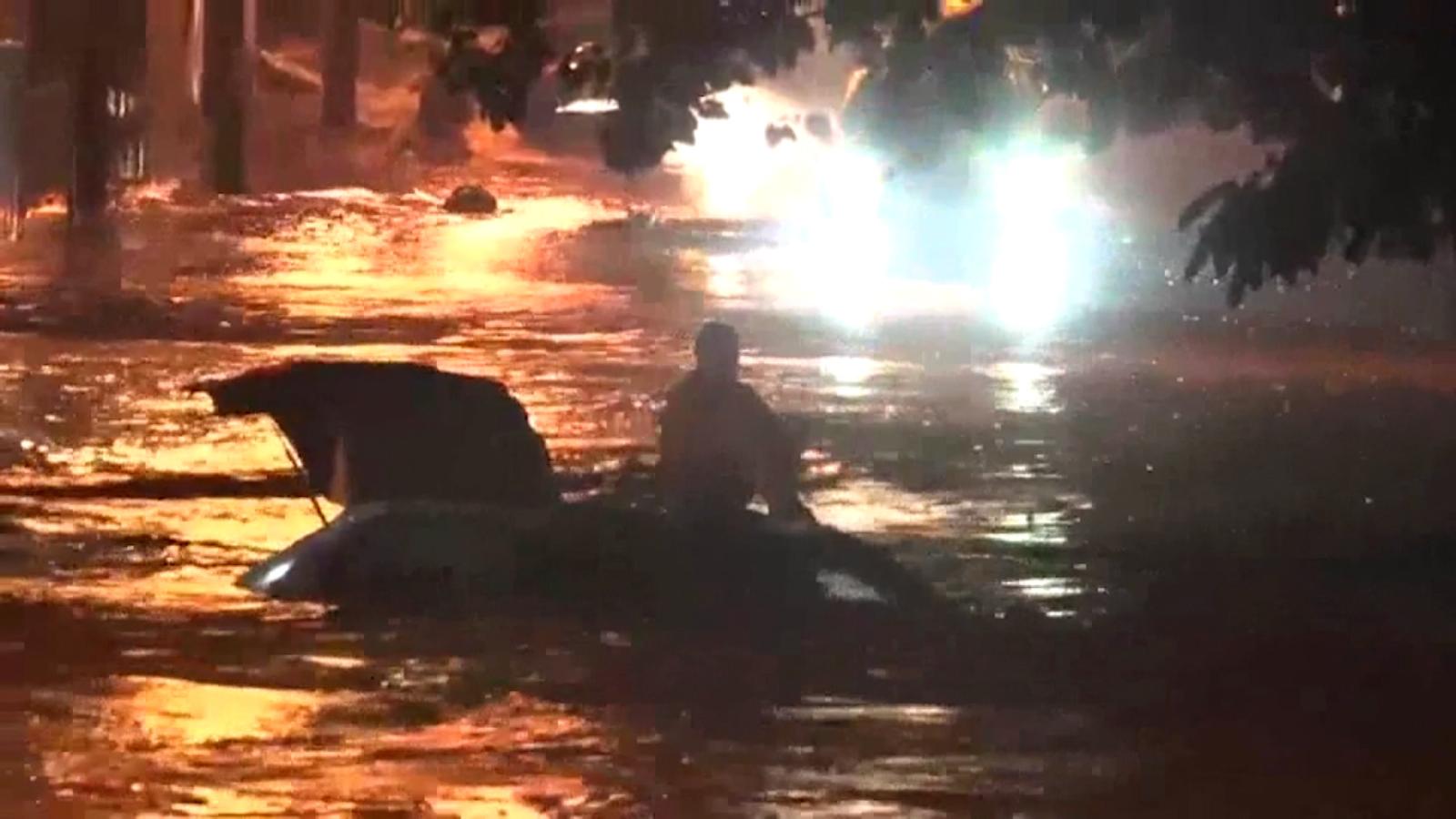 Fuertes lluvias provocan inundaciones en Tegucigalpa