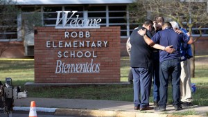 Snapchat investiga una cuenta asociada al presunto atacante de escuela en Texas