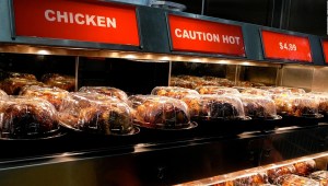 Por qué el pollo rostizado no ha subido de precio en algunas tiendas