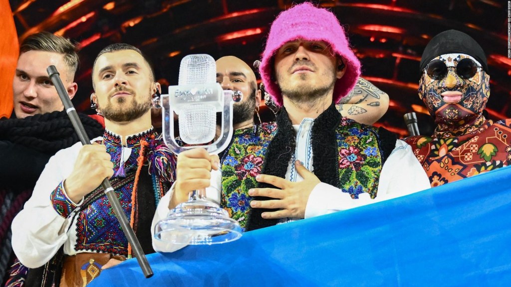 Eurovision winners sell trophy to help Ukraine