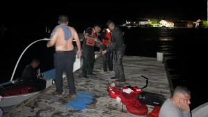 Rescatan a 10 personas de un naufragio en Honduras
