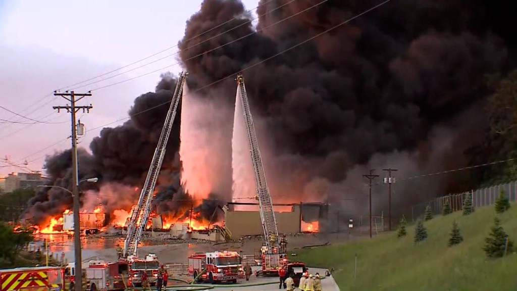 Planta de químicos incendiada en Omaha forzó evacuaciones