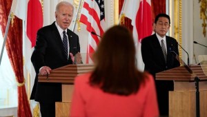 Joe Biden junto al primer ministro de Japón, Fumio Kishida, durante una conferencia de prensa brindada durante su gira por Asia