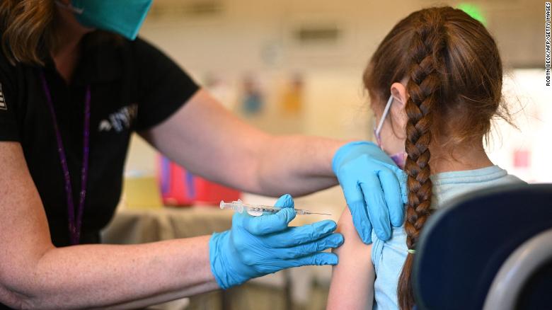 La FDA autoriza las vacunas de refuerzo contra el covid-19 de Pfizer para niños de 5 a 11 años