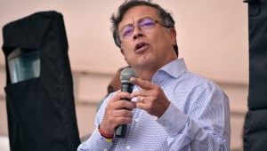 Gustavo Petro durante un acto de campaña para las elecciones presidenciales en Colombia