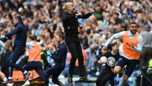 Manchester City celebra su tercer gol contra el Aston Villa