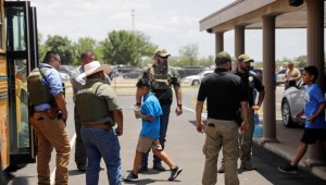 Crecen las dudas por la respuesta de las fuerzas de seguridad durante la masacre en una escuela de Uvalde, Texas