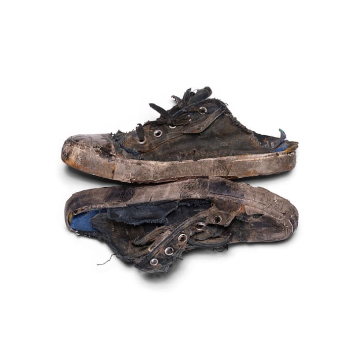 Planta de semillero Pence victoria Balenciaga vende estos zapatos deportivos destruidos por US$ 1.850