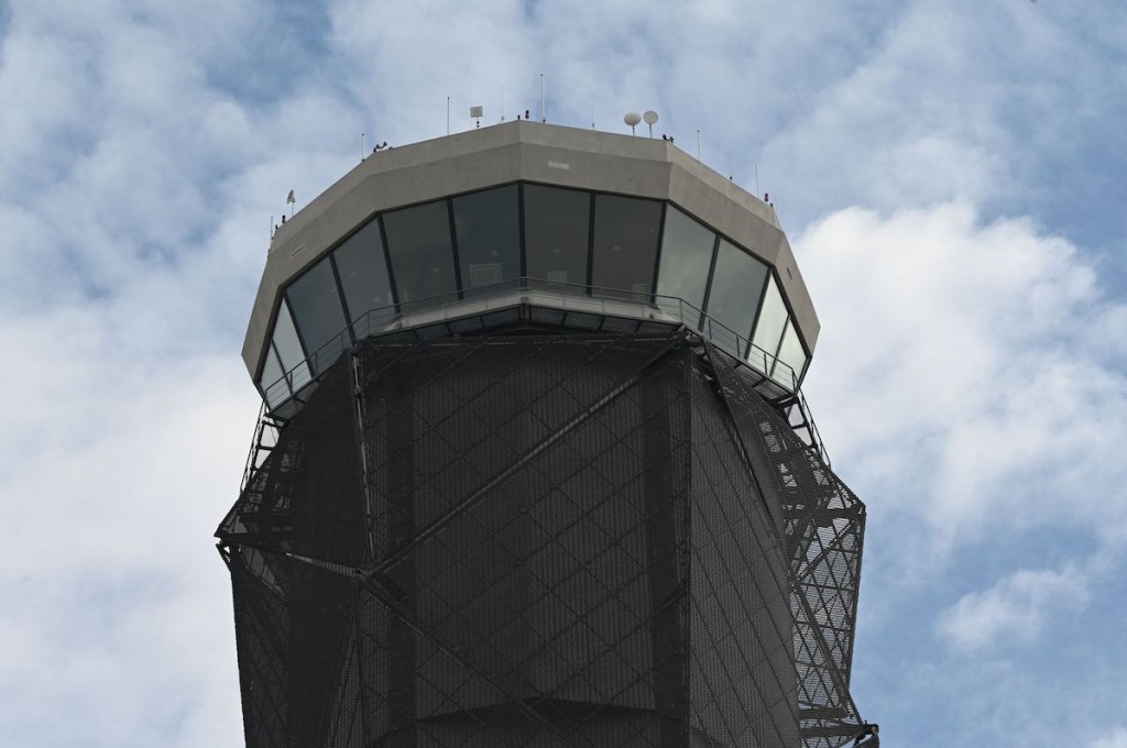 rediseño espacio aéreo México Torre control aérea aeropuerto General Felipe Ángeles