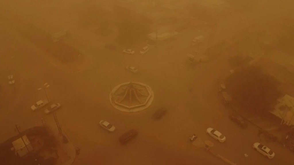 Una gran tormenta de polvo envolvió una ciudad de Irak